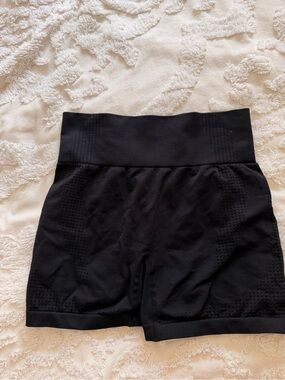 Seamless High-Rise Black Bike Shorts